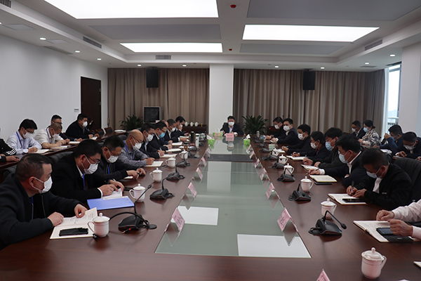 3月18日，市軌道交通集團(tuán)組織召開專題會(huì)議，迅速傳達(dá)貫徹交通強(qiáng)市建設(shè)暨綜合交通大會(huì)戰(zhàn)視頻部署會(huì)會(huì)議精神。集團(tuán)公司領(lǐng)導(dǎo)班子成員，各部室（辦）、子公司負(fù)責(zé)人和中層干部參加會(huì)議1.jpg